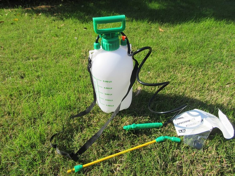 1X 5Litre White Backpack Pressure Water Garden Sprayer - Click Image to Close