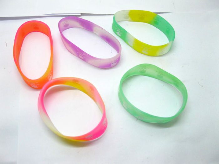 24 Assorted Rubber Bracelet Glow in The Dark - Click Image to Close