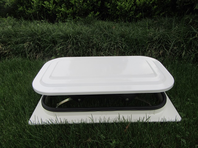 1X Horse Float Roof Large White Pop Up Push Roof Air Vent - Click Image to Close