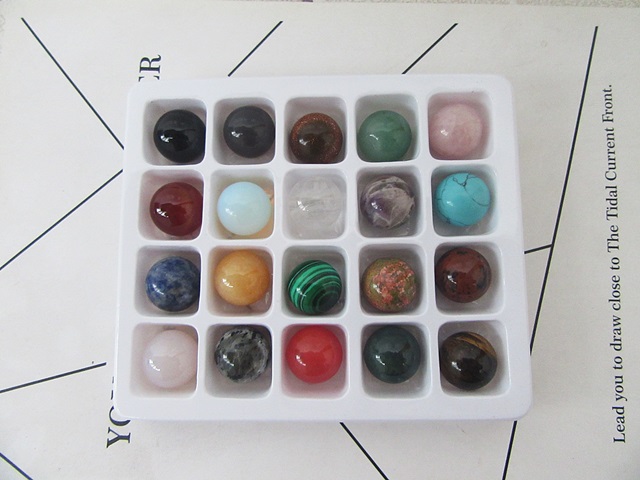 20Pcs Gemstone Collection Ball Round 20mm Various Design - Click Image to Close