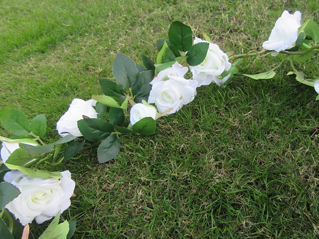 5Pcs Luxurious White Artificial Rose Leaf Garland Vine String De - Click Image to Close